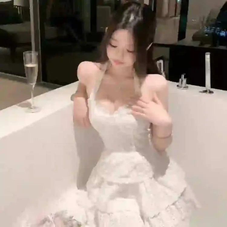 日式恐怖巅峰《午夜凶铃 / 铃音》原版重温：不可直视的录像带，贞子爬出电视机的童年阴影